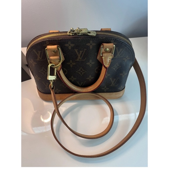 SOLD🥳🥳 - Picture 2 of 9